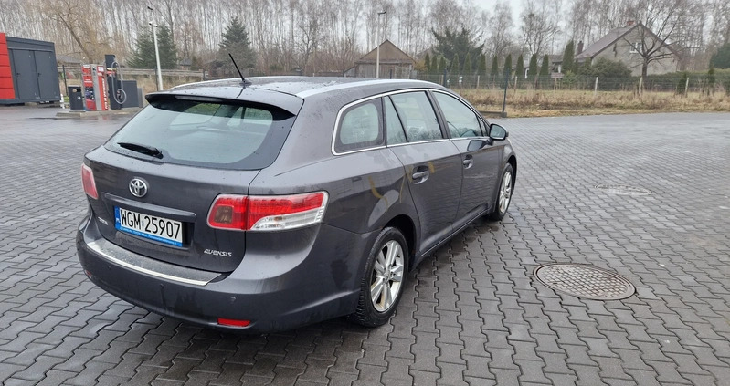 Toyota Avensis cena 34500 przebieg: 240000, rok produkcji 2011 z Skalbmierz małe 92